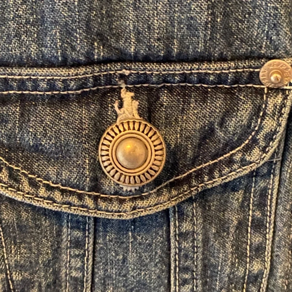 Jean jacket - Picture 2 of 6